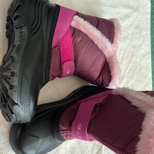 Kamik girls snow boots. Pink- size 3 youth .